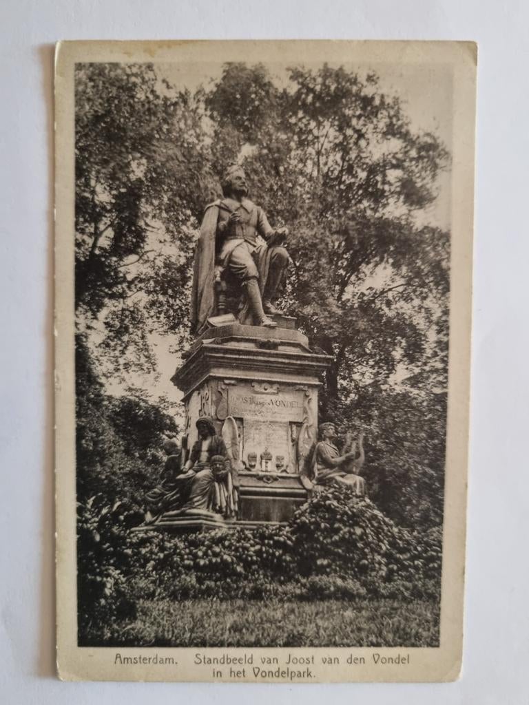 Amsterdam met ( Vondelpark) Standbeeld Joost van den Vondel., Ophalen of Verzenden, 1920 tot 1940, Noord-Holland
