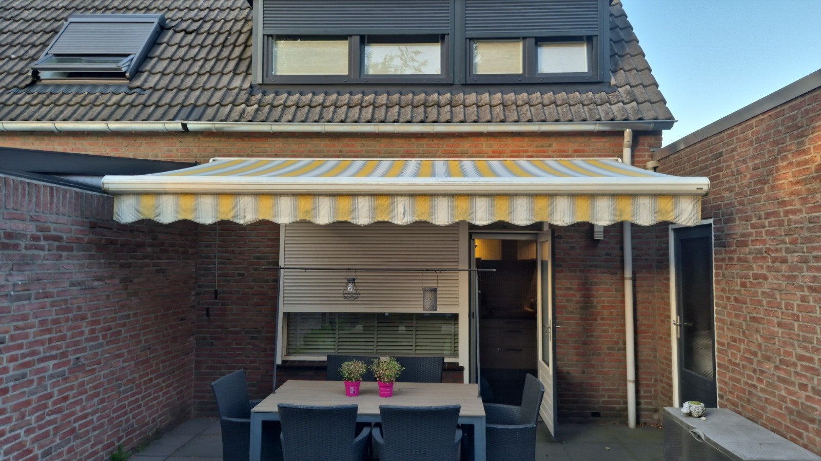 Zonnescherm geel/wit/grijs, Tuin en Terras, Zonneschermen, Ophalen, Gebruikt, 150 tot 300 cm, 250 cm tot 450 cm