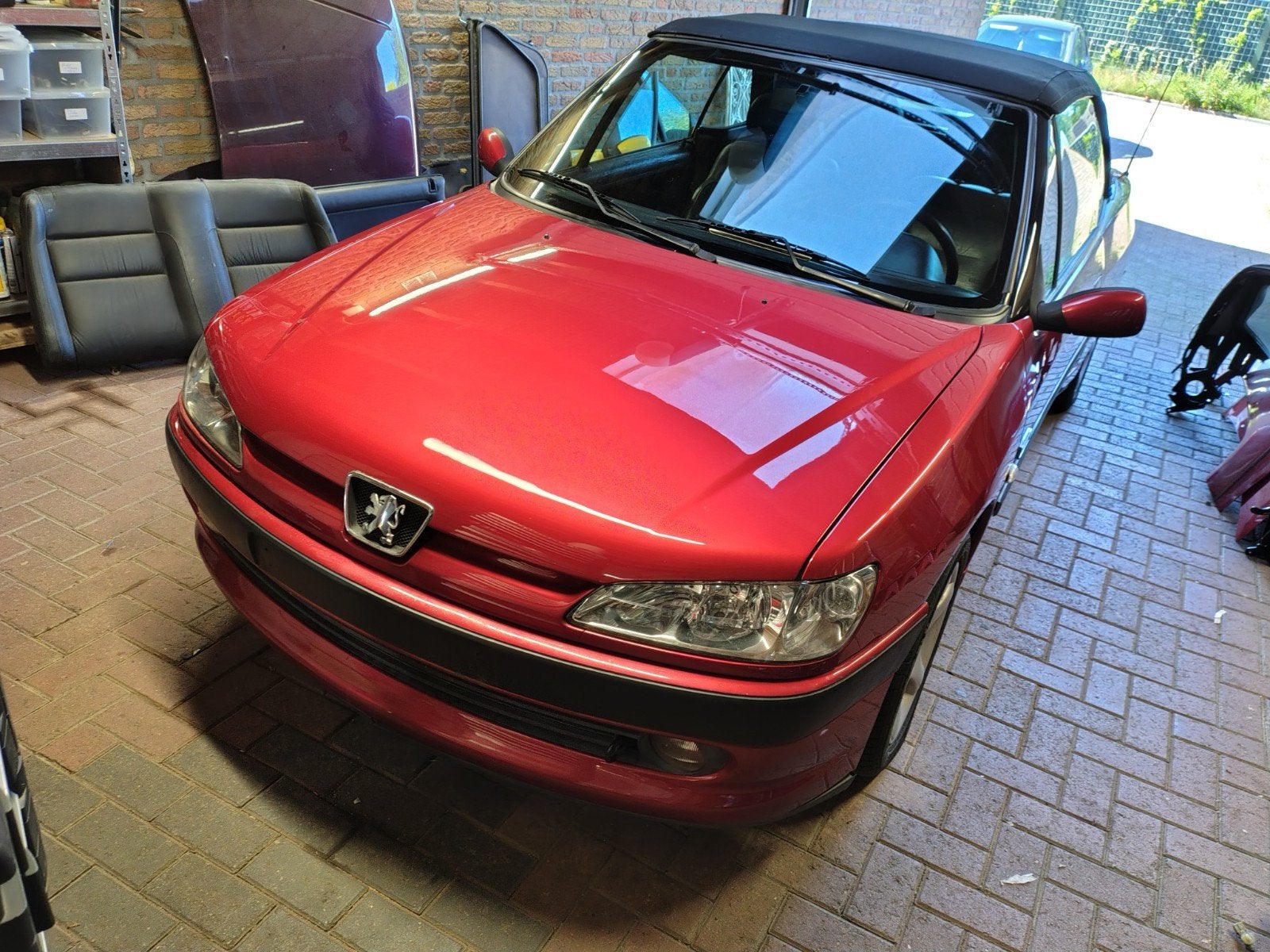 Peugeot  306 cabriolet 1.8 16v 1999, Auto's, Peugeot, Voorwielaandrijving, 1325 kg, Zwart, 4 cilinders