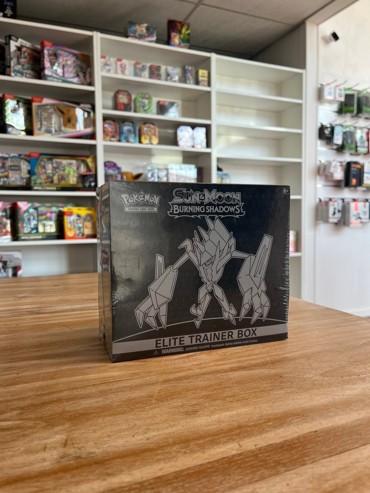 Pokémon Burning Shadows Elite Trainer Box, Ophalen of Verzenden, Zo goed als nieuw, Boosterbox