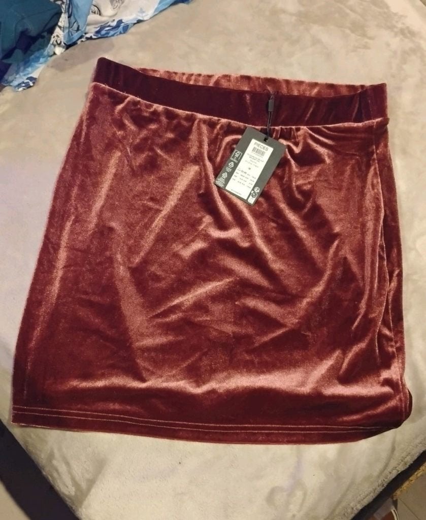 Pieces fluwelen rok - Nieuw met kaartje, Maat 38/40 (M), Nieuw, Ophalen of Verzenden, Rood