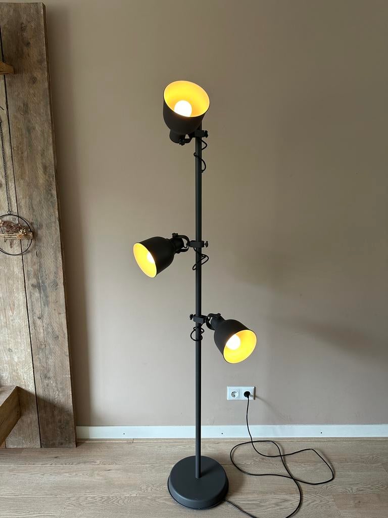 HEKTAR vloerlamp inclusief 3 DIMBARE spots en Dimmer, Ophalen, Zo goed als nieuw, Metaal, 150 tot 200 cm