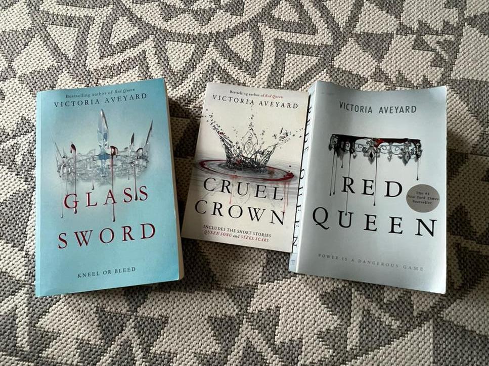 Red Queen serie - Victoria Aveyard (3 boeken), Ophalen of Verzenden, Gelezen