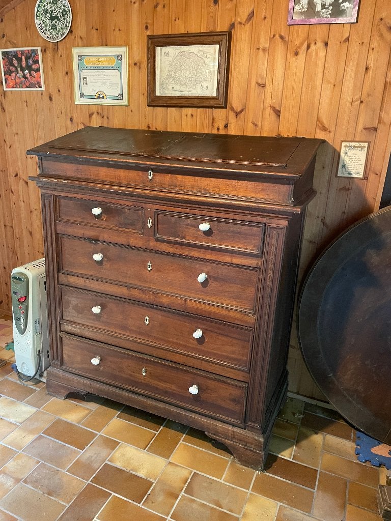 "Notaris" klerkenkast, Ophalen