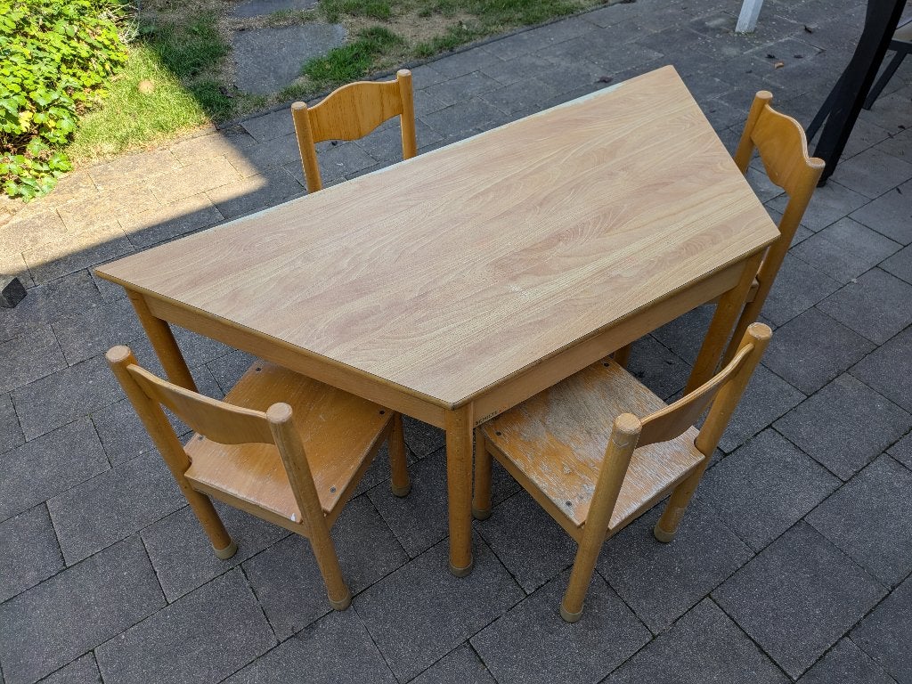 knutseltafel kinderen met 4 stoeltjes, Kinderen en Baby's, Kinderkamer | Tafels en Stoelen, Ophalen, Gebruikt, Tafel(s) en Stoel(en)