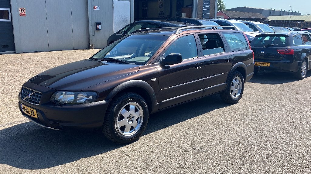 Volvo V70 2.4 T XC AWD AUT Lees tekst, Auto's, Automaat, 1800 kg, Bruin, 1657 kg