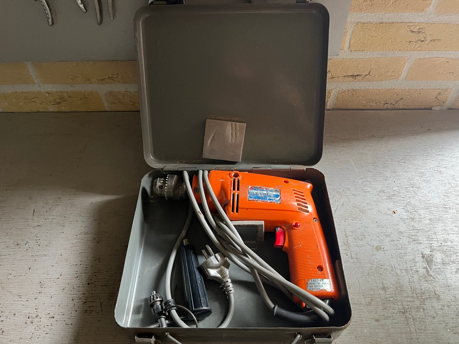 Vintage Makita Boormachine HP1030 in metalen koffer, Boormachine, Gebruikt, Ophalen of Verzenden, Minder dan 400 watt