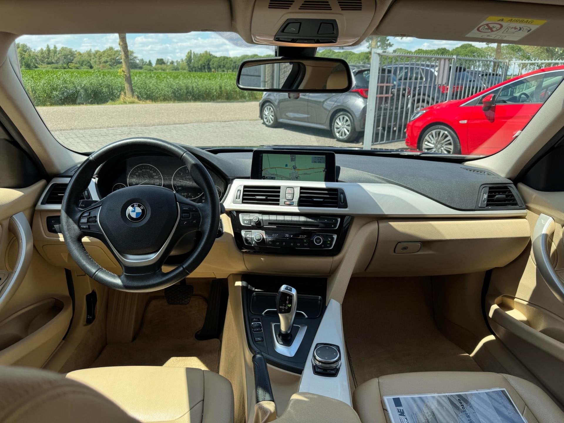 BMW 3-serie 320i High Executive 184 PK / PDC / NAVIGATIE / C, Automaat, 1998 cc, Achterwielaandrijving, 4 cilinders