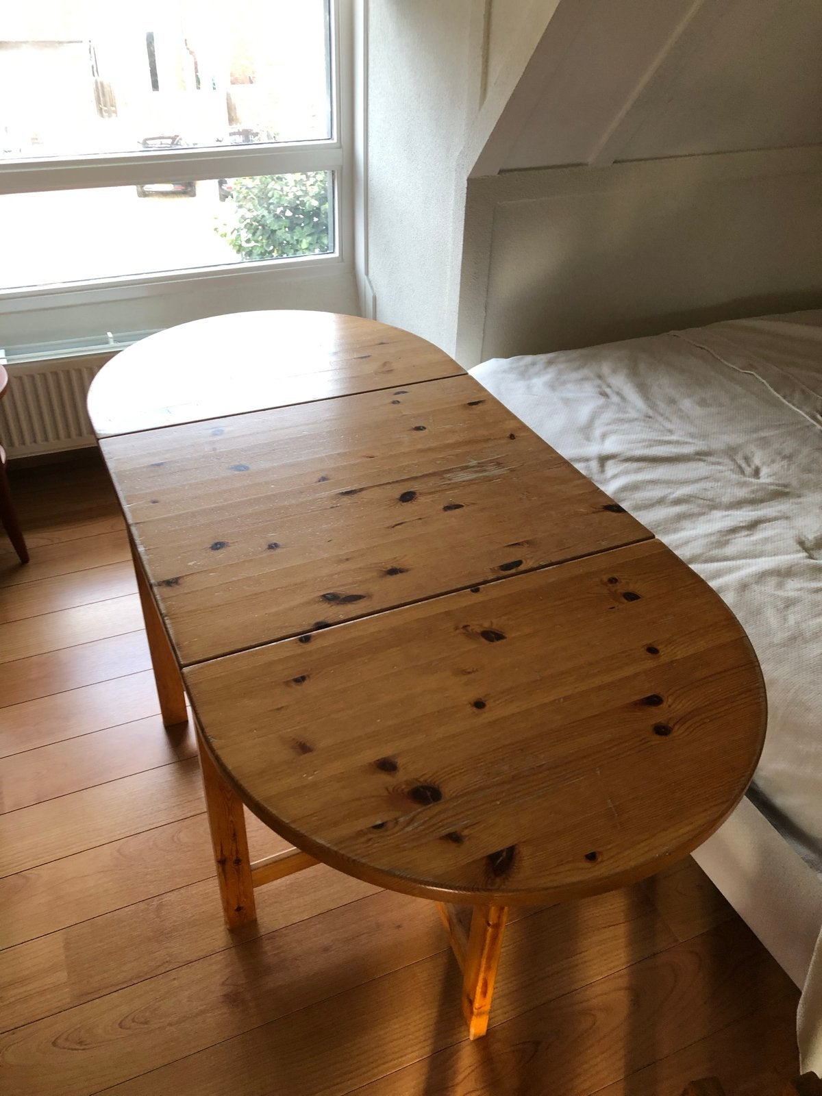 Uitschuifbare eettafel (oortafel) met 2 krukken, Huis en Inrichting, Tafels | Eettafels, Ophalen, Gebruikt, 100 tot 150 cm, 50 tot 100 cm