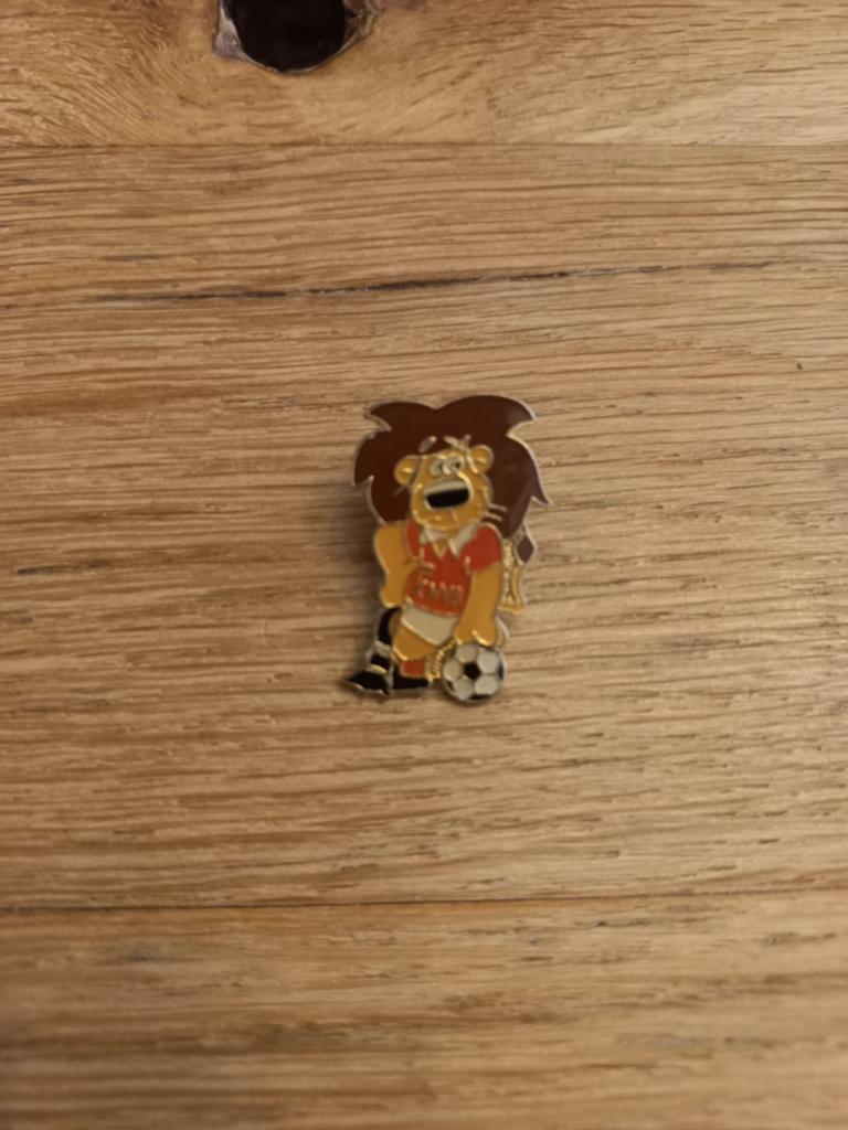 Voetbal Holland leeuw pin, Verzamelen, Speldjes, Pins en Buttons, Ophalen of Verzenden, Zo goed als nieuw, Overige onderwerpen