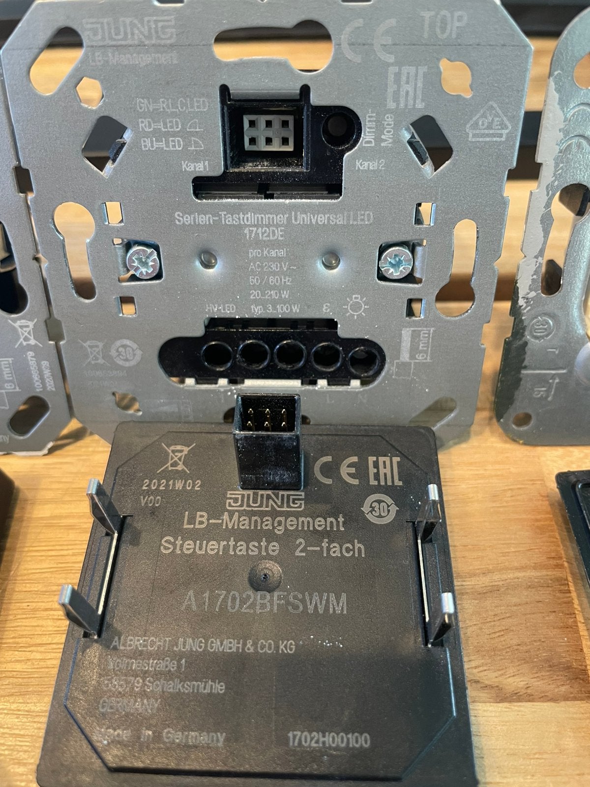 JUNG 1712 DE: LED serie-tastdimmer met 2-voud. bediening, Ophalen of Verzenden, Zo goed als nieuw, Jung, Schakelaar