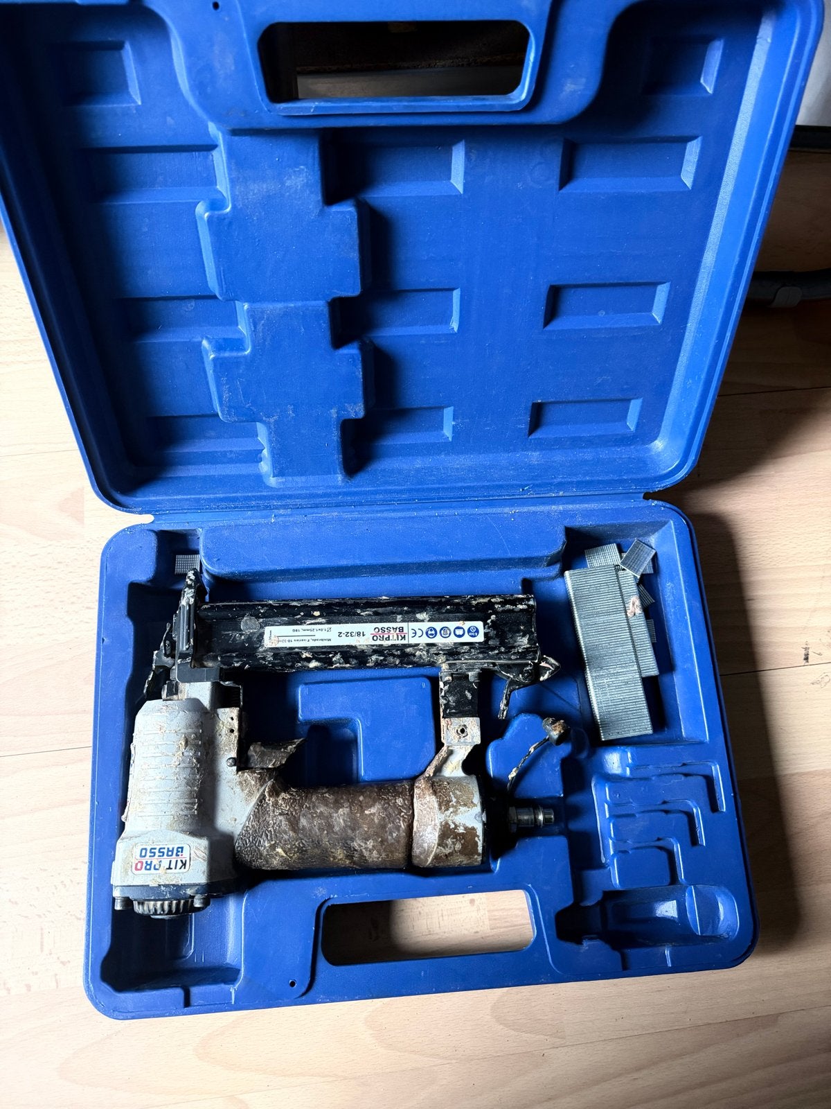 Nietmachine op lucht - KIT PRO BASSO 18/32-2, Ophalen of Verzenden, Gebruikt, Tacker/nietmachine, Overige merken