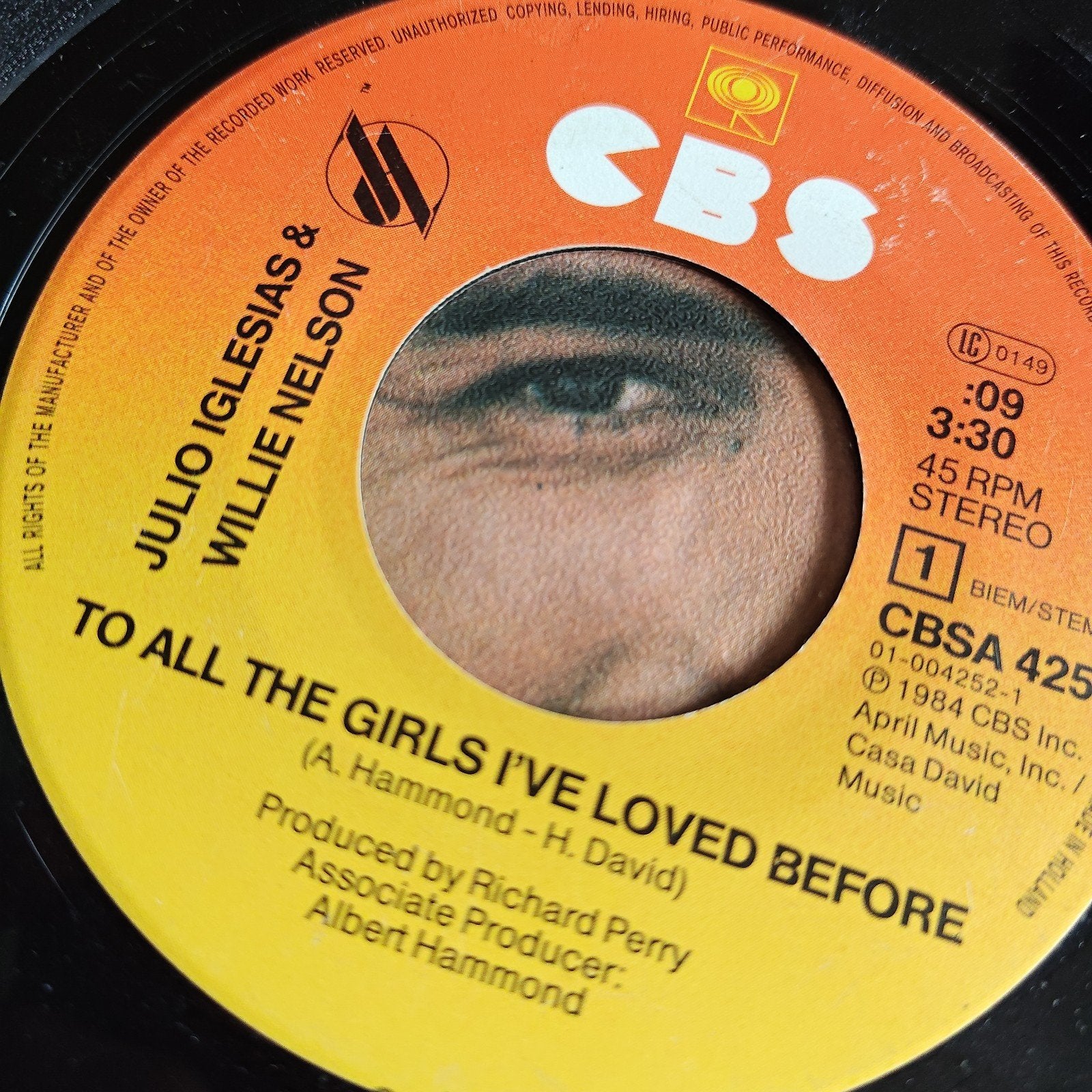 Julio Iglesias & Willie Nelson to All The Girls I've Loved, Gebruikt, 7 inch, Ophalen of Verzenden, Pop