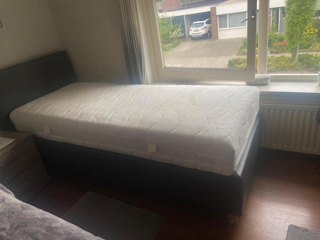 Mooi 1 persoonsbed super goed matras, Ophalen, 90 cm, Eenpersoons, Zwart