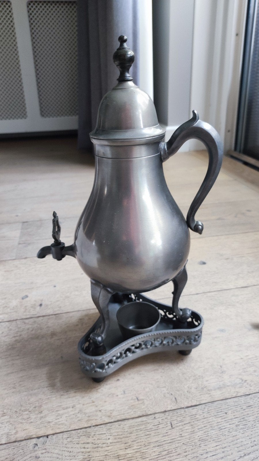 Antieke tinnen theeketel op standaard, Ophalen of Verzenden