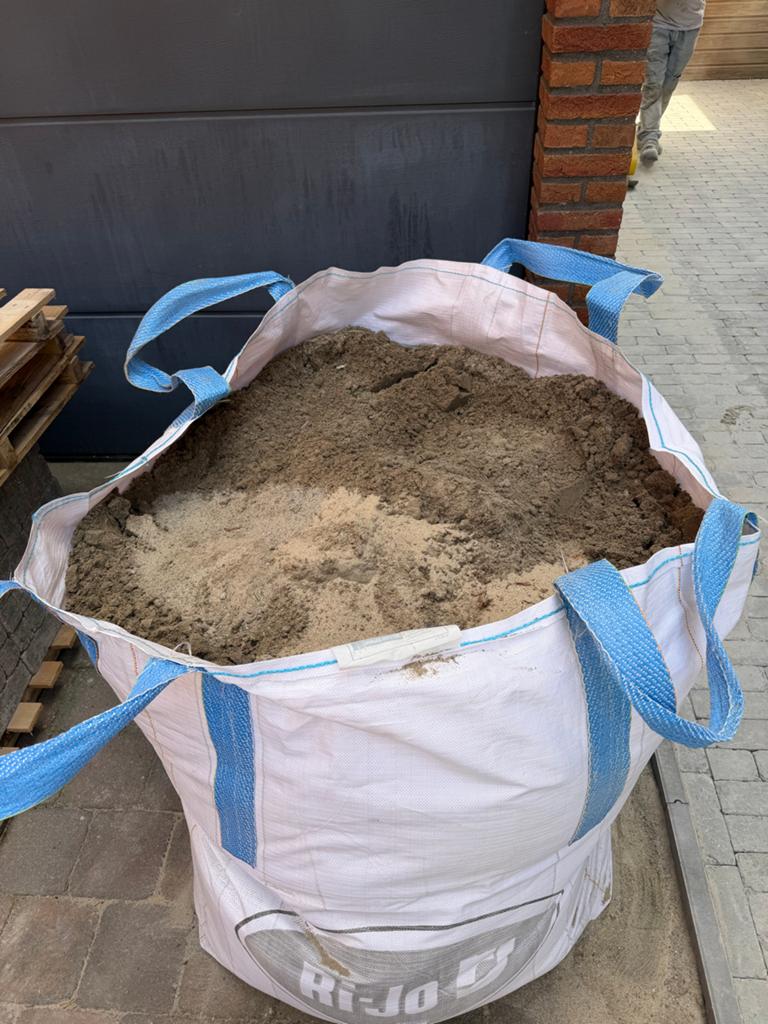 Gratis ophoogzand, diverse mix, bijna 1m3 in big bag, Ophalen, Gebruikt, Ophoogzand