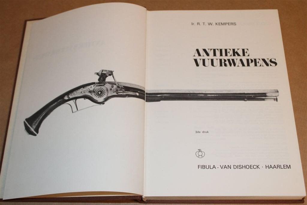 Antieke Vuurwapens —Geïllustreerd Handboek voor Verzamelaars, Verzenden, Tweede Wereldoorlog, Gelezen, Overige onderwerpen