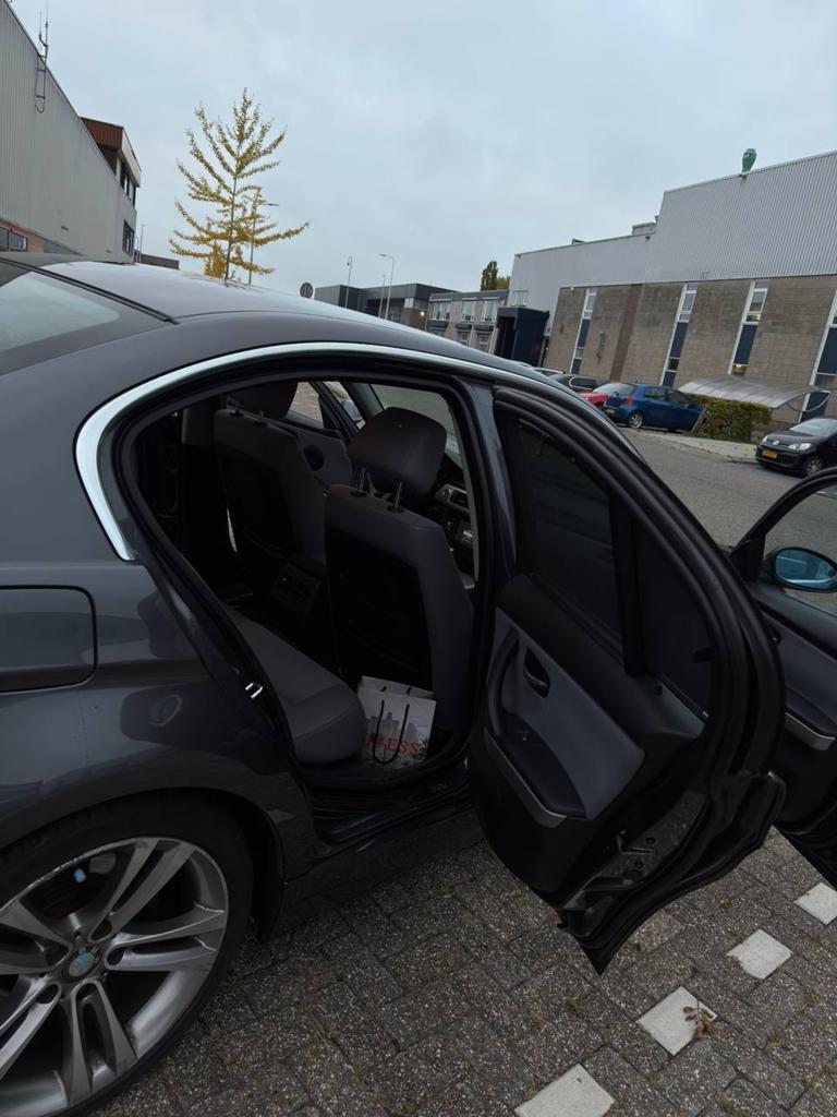 BMW 3-Serie 2.5 I 325 AUT 2005 Grijs, Auto's, BMW, Automaat, 745 kg, Achterwielaandrijving, 2497 cc