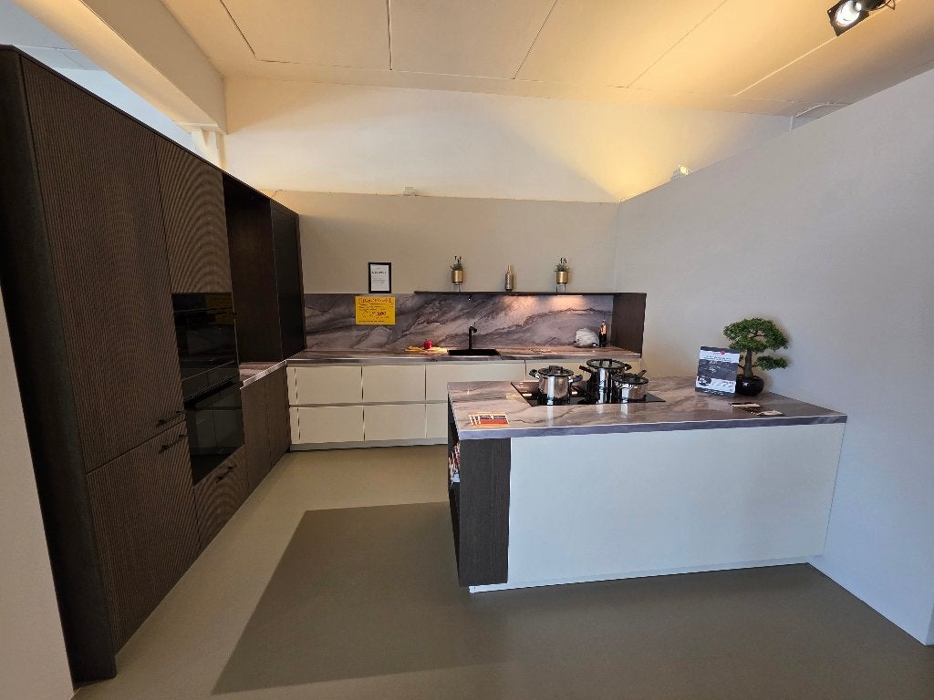 Foto 2 van Ballerina keuken met Siemens apparatuur keramieken werkblad