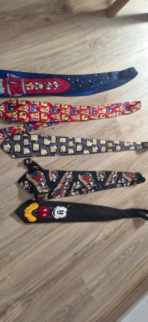 Diverse stropdassen Disney, Overige kleuren, Ophalen of Verzenden, Zo goed als nieuw, Met patroon