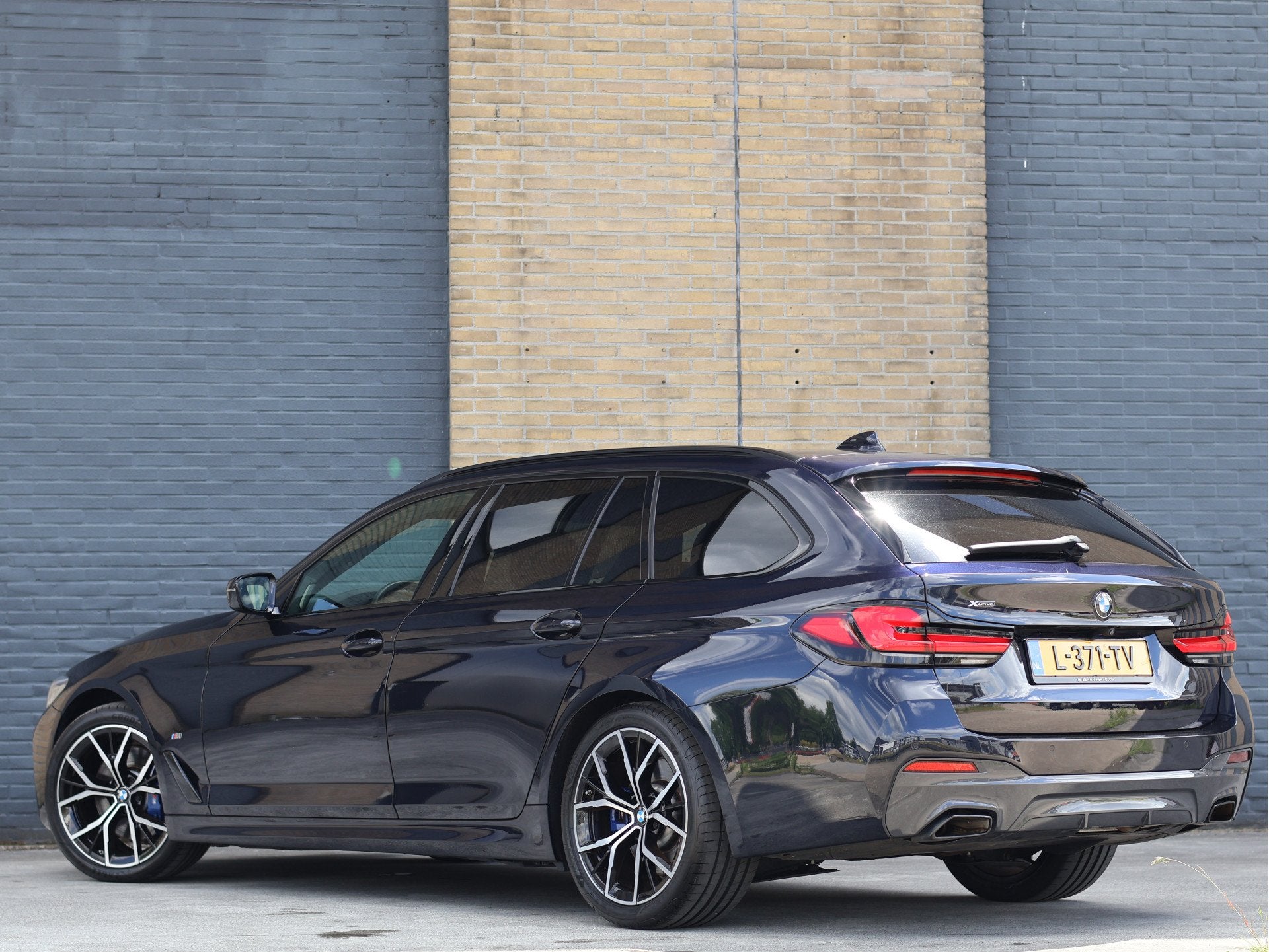 BMW 5 Serie Touring 520d xDrive M Sport Laser | HUD | Harman, Automaat, 2000 kg, Leder en Stof, Zwart
