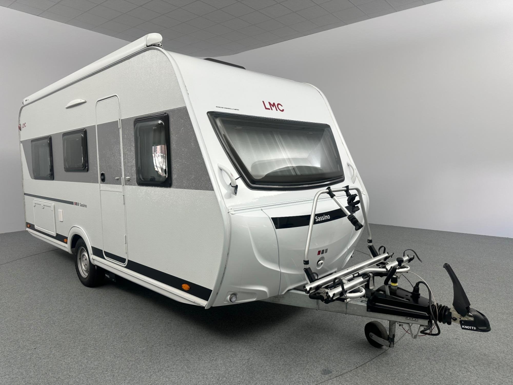 LMC Sassino 460 E Cassetteluifel Mover ENKELE BEDDEN, Caravans en Kamperen, Hordeur, Bedrijf, 750 - 1000 kg, 4 tot 5 meter