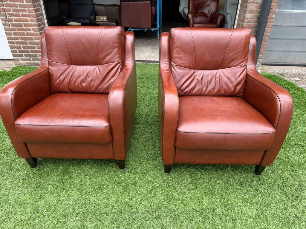 Twee senioren stoelen bruin leer met zwarte bies!, Ophalen, Geen, 75 tot 100 cm, Zo goed als nieuw