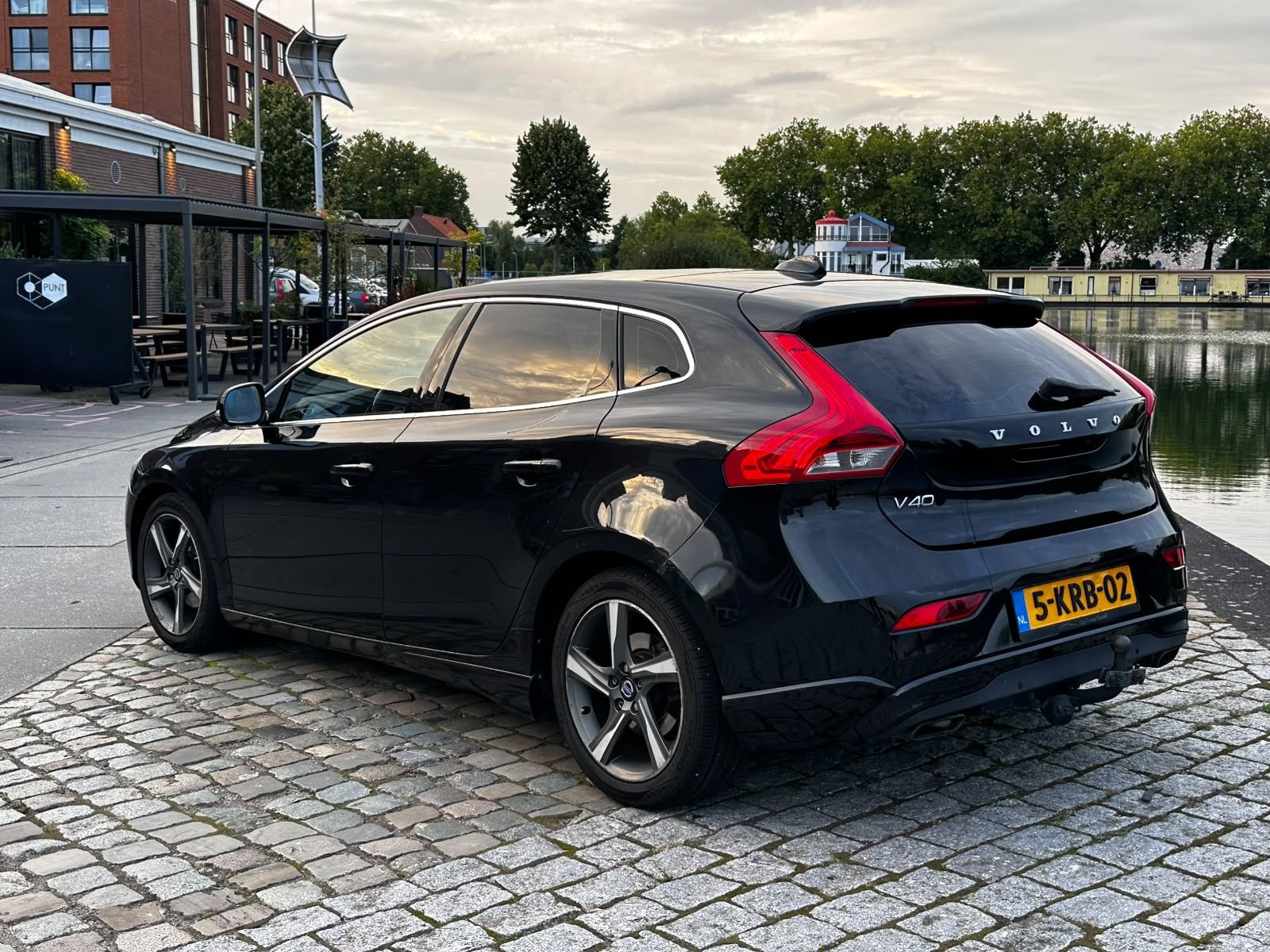 Volvo V40 1.6 D2 115PK 2013 Zwart, Auto's, Voorwielaandrijving, 4 cilinders, Zwart, Origineel Nederlands