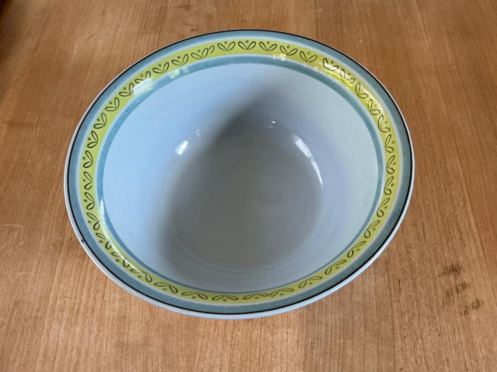 Saladeschaal - schaal - Petrus Regout - blauw/gele rand, Ophalen of Verzenden