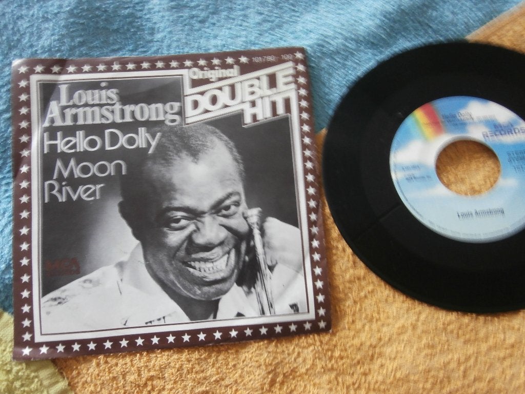 Louis Armstrong - Hello Dolly / Moon River., 7 inch, Zo goed als nieuw, Jazz en Blues, Fotohoes