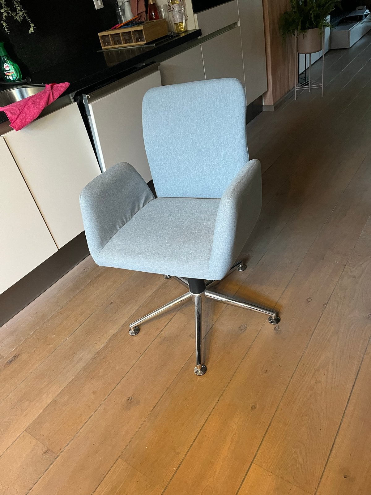 Comfortabele stoel - Ideaal voor kamer kan ook voor werk, Ophalen, Gebruikt, Grijs, Bureaustoel
