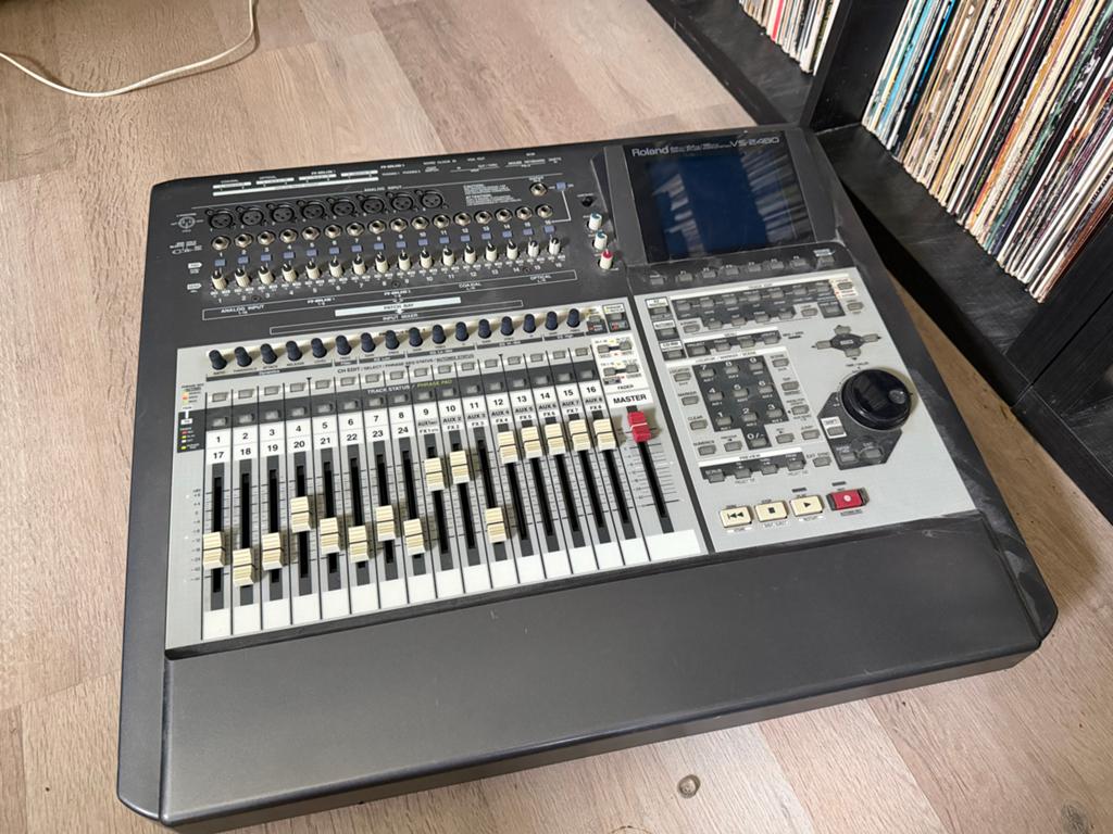 Roland VS2480 24 sporen HD recorder met 4xVSF8-2 uitbreiding, Muziek en Instrumenten, Mengpanelen, Ophalen of Verzenden, Zo goed als nieuw