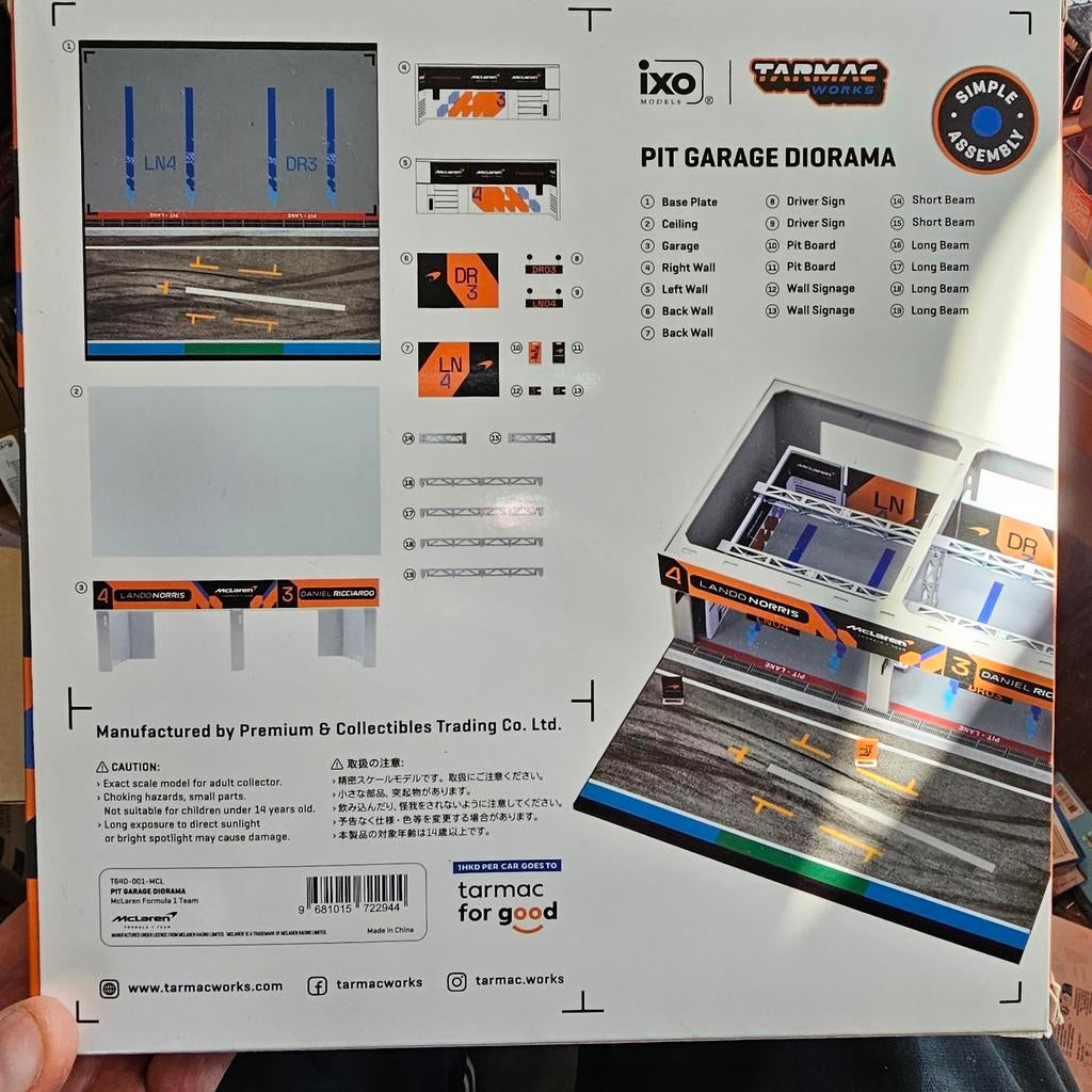 McLaren F1 Team Pit Garage Diorama 2022 - Lando & Daniel, Niet gespecificeerd op de verpakking, algemeen adres van Tarmac Works of Ixo Models.