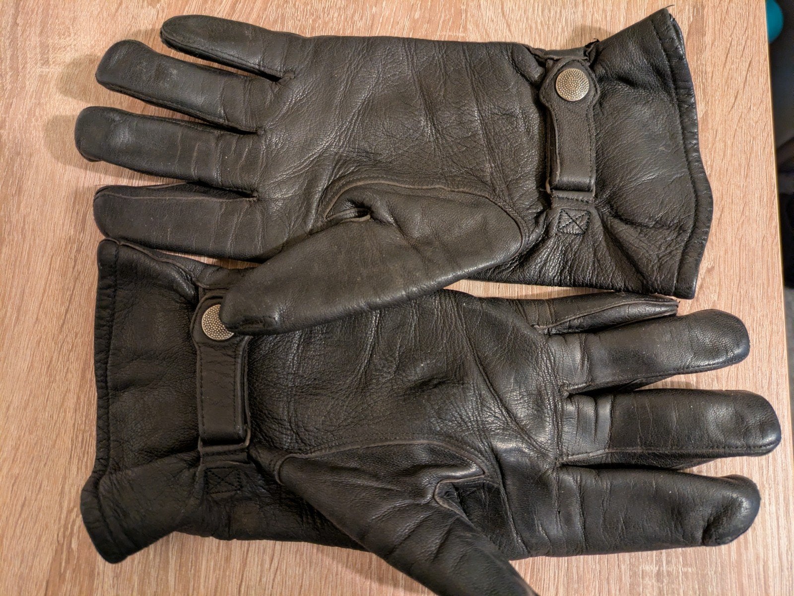 Militaire lederen handschoenen met polsband., Verzamelen, Militaria | Algemeen, Ophalen of Verzenden, Landmacht, Nederland, Kleding of Schoenen