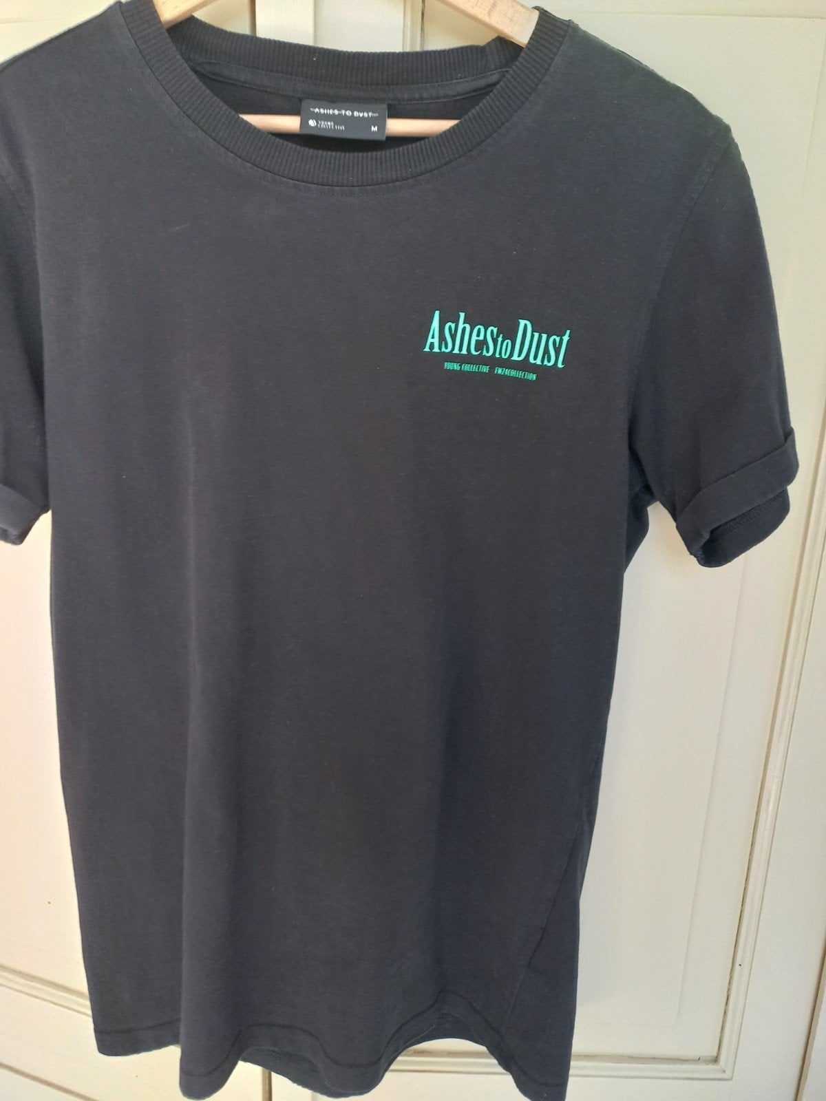 Zwart T-shirt 'Ashes to Dust' - Maat M, Ashes to Dust, Maat 48/50 (M), Zwart, Ophalen of Verzenden