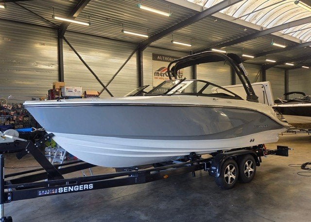 Bayliner V20i- speedboot met trailer 2027 NIEUW EX BTW, Watersport en Boten, Benzine, Binnenboordmotor, Nieuw, Ophalen of Verzenden