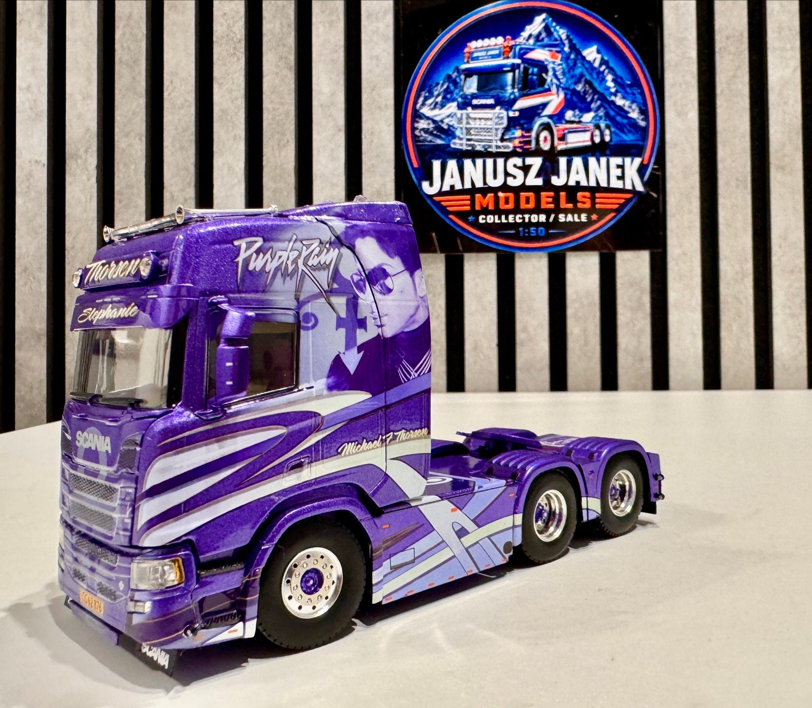 Scania R  "Purple Rain-MICHAEL THORSEN" Wsi 1:50, Verzenden, Nieuw, Bus of Vrachtwagen, Wsi