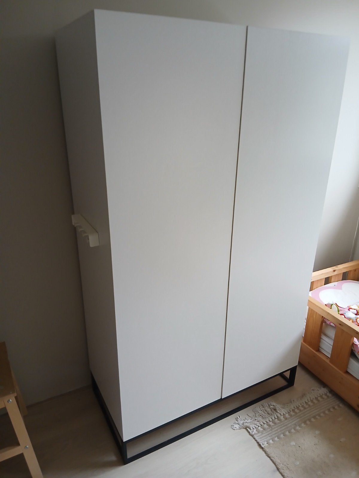 Witte Kinderkast met Push-to-Open Systeem, Ophalen, Gebruikt, Kast, 50 tot 70 cm