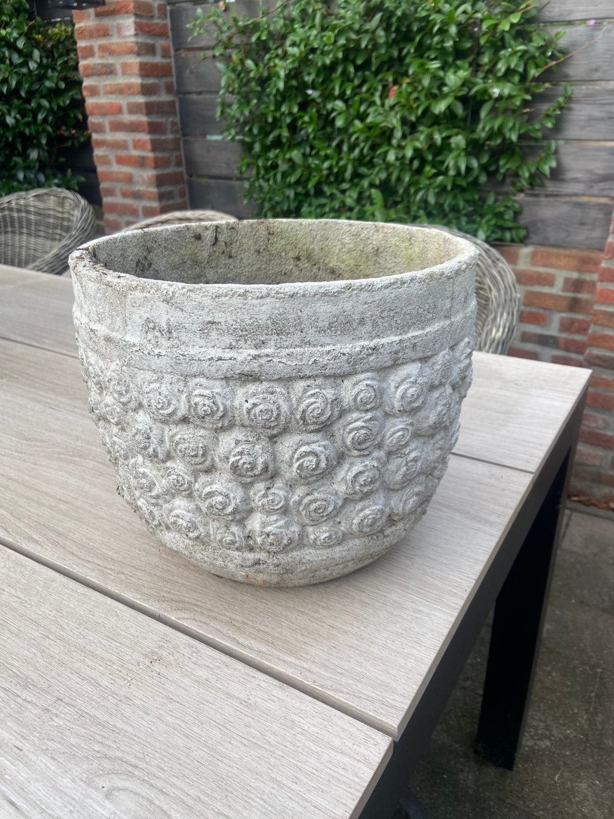 Betonnen bloempot met motief van PTMD, Tuin en Terras, Ophalen, Gebruikt