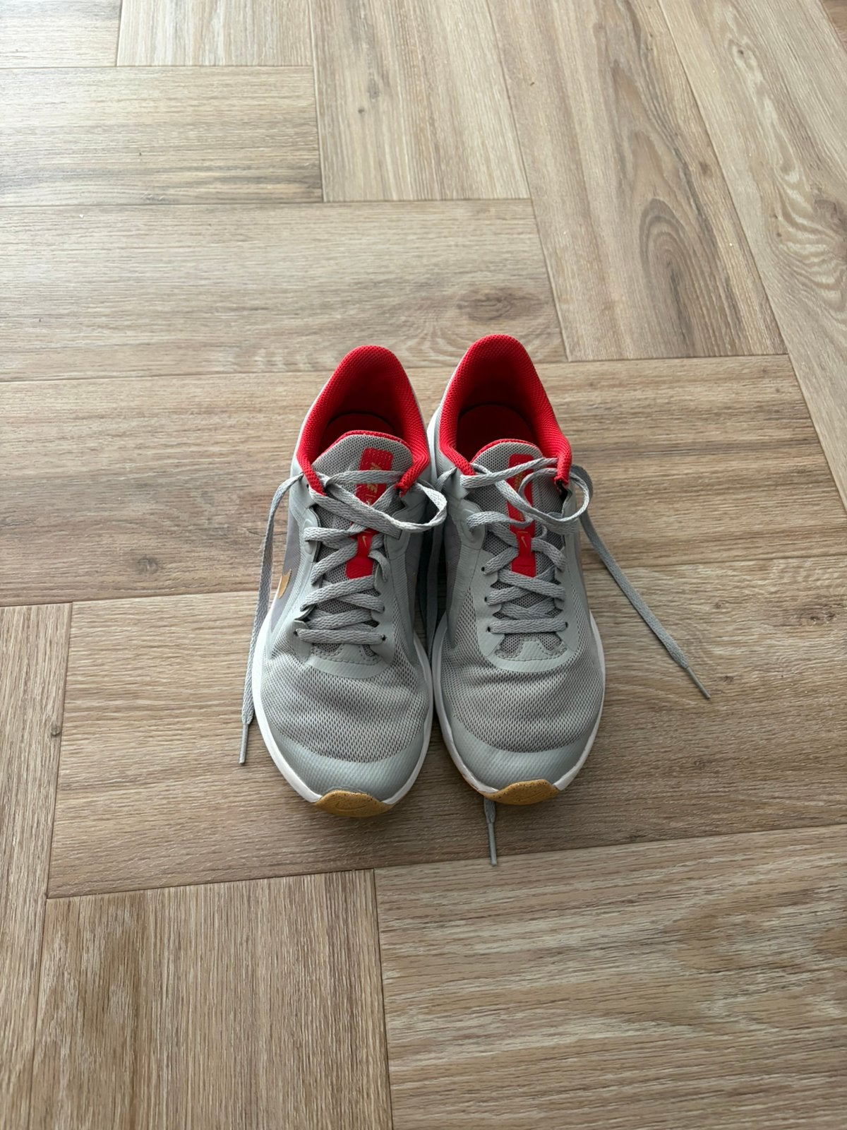 Nike Downshifter 10 Light Smoke sneakers – maat 36,5, Sport en Fitness, Ophalen of Verzenden, Zo goed als nieuw, Schoenen