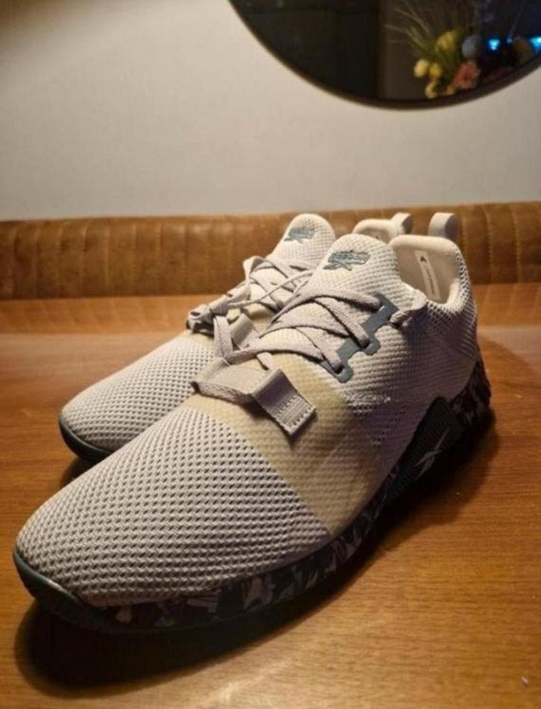 Nieuwe Reebok Sneakers Maat 45 - Lichtgrijs, Overige kleuren, Nieuw, Ophalen of Verzenden, Sneakers of Gympen