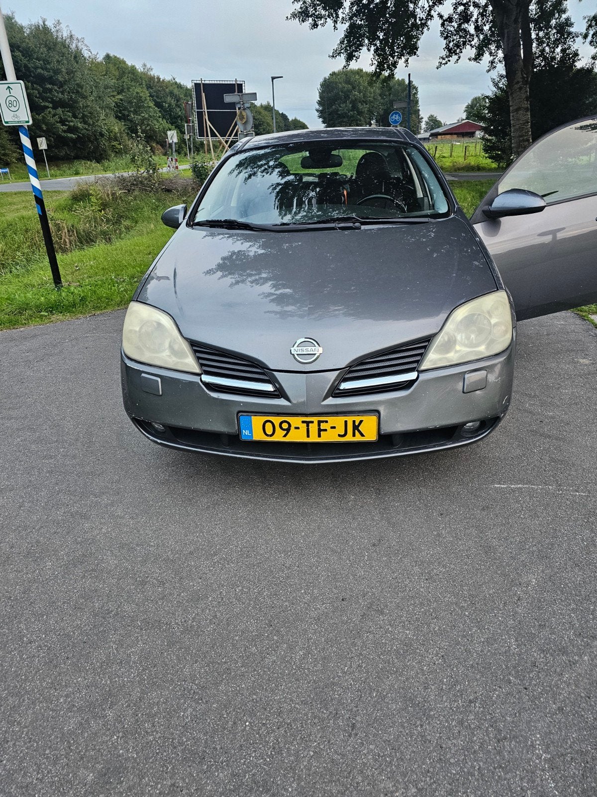 nissan estatee2.0 140pk, Auto's, Voorwielaandrijving, 1998 cc, Stof, 4 cilinders