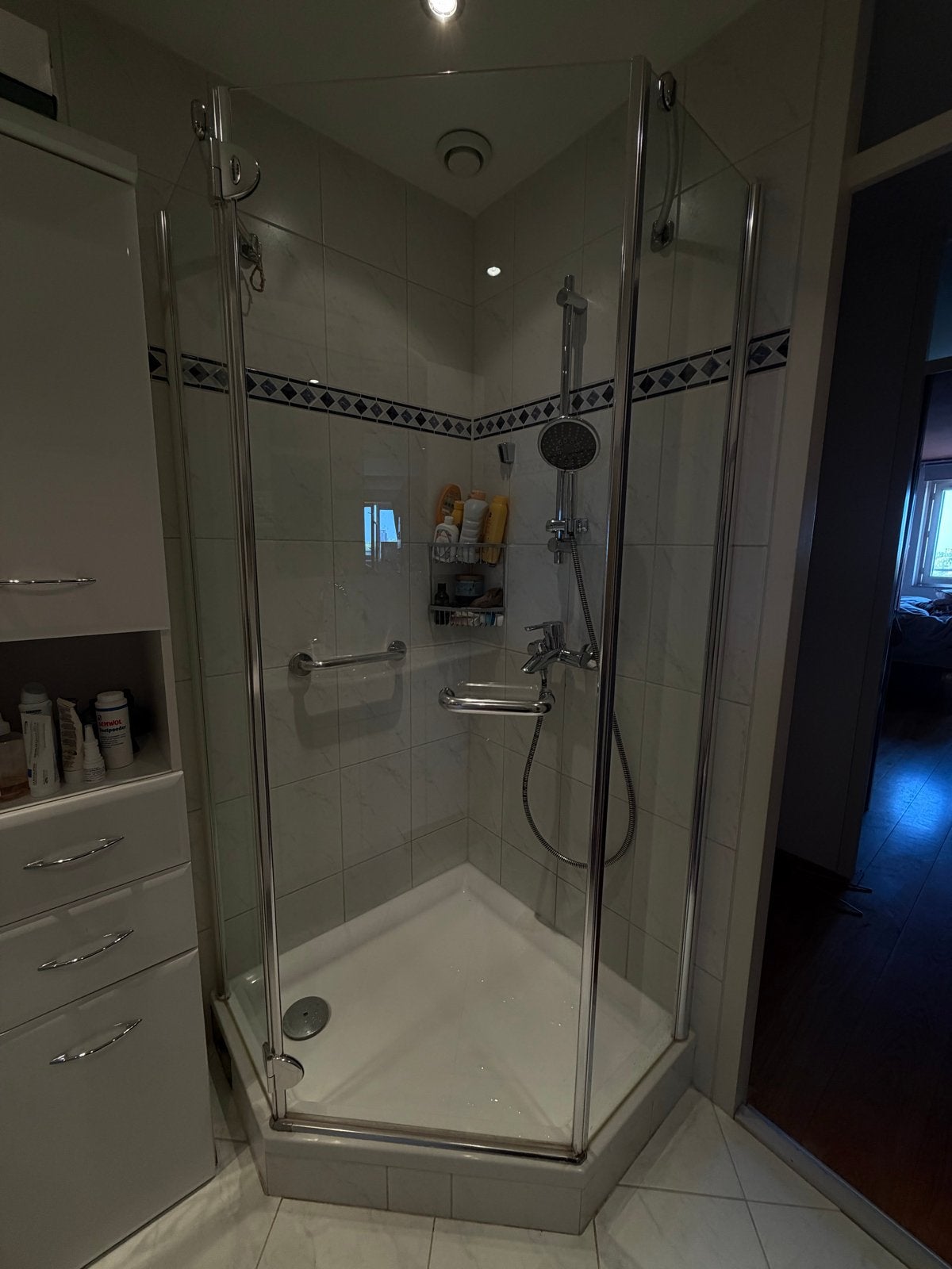 Douchecabine met glazen wanden en chroom accenten, Ophalen of Verzenden, Gebruikt, Chroom, Douche