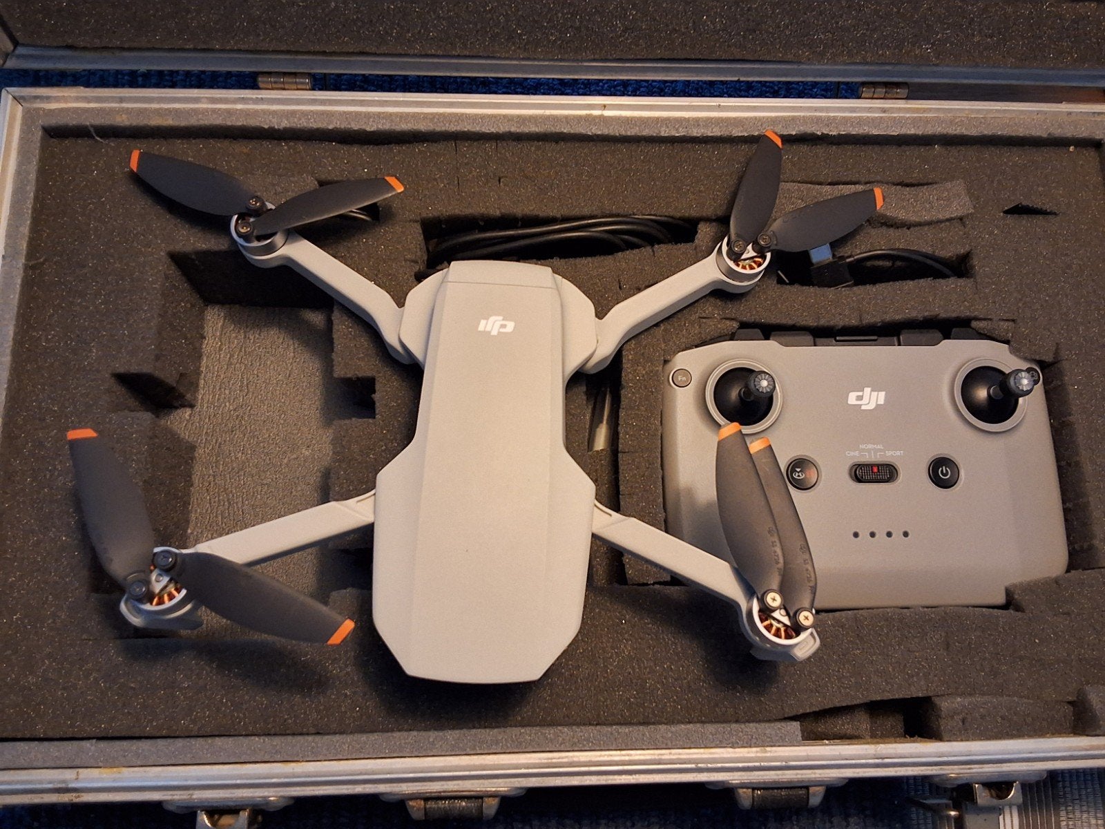 DJI Mini 2 SE zeer goede staat met koffer, Ophalen of Verzenden, Zo goed als nieuw, DJI