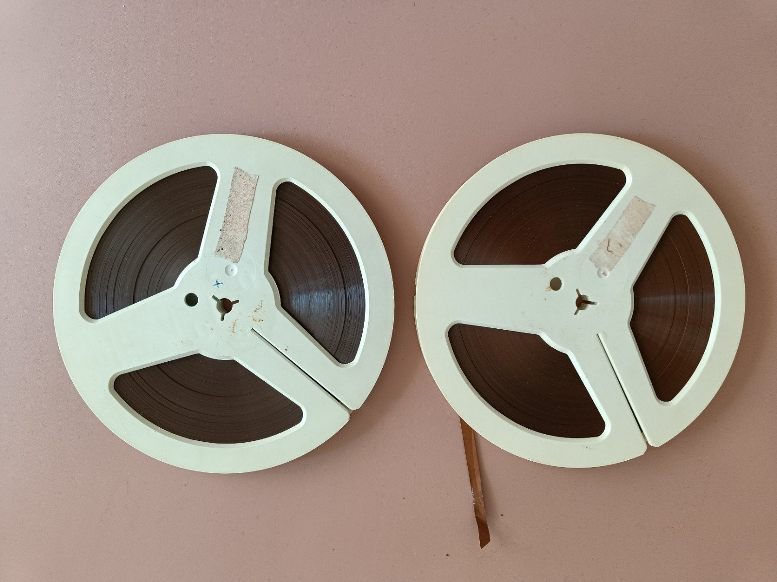 2 witte 7 inch bandrecorder banden met onbekende inhoud, Audio, Tv en Foto, Ophalen of Verzenden, Onderdeel, Met banden