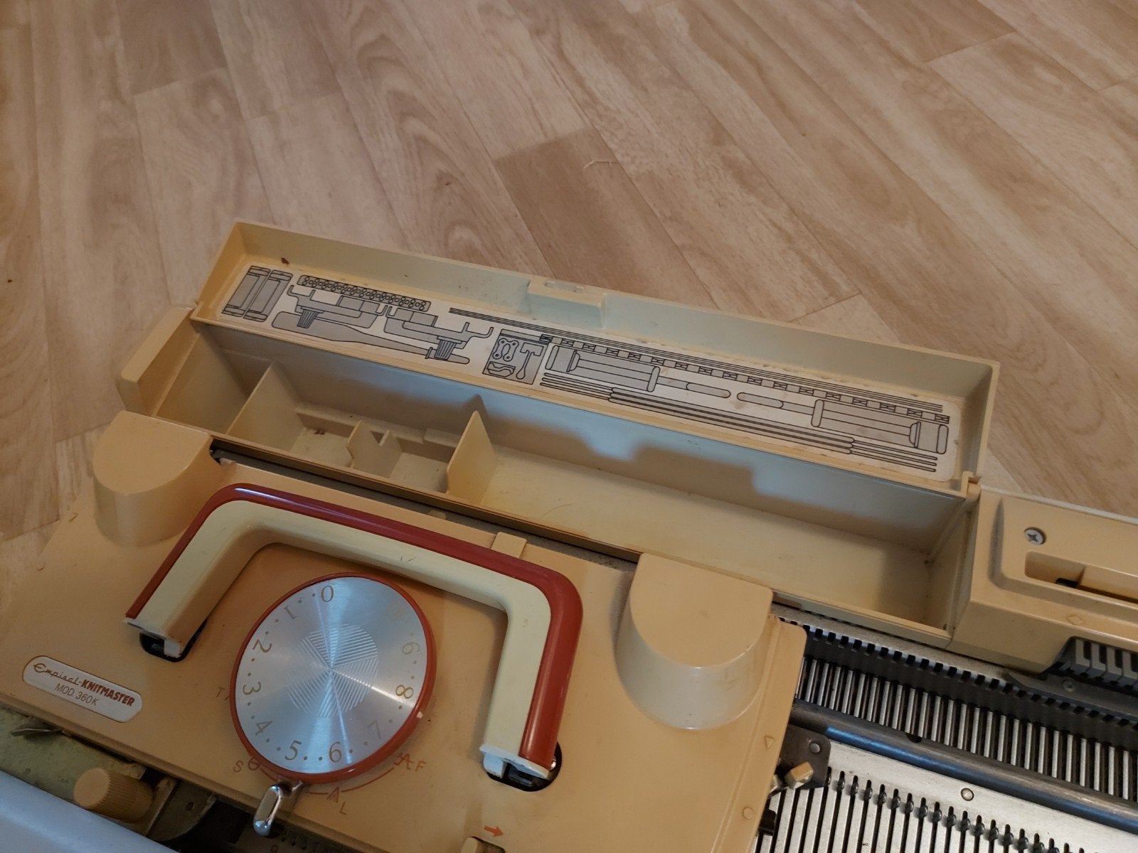 Knitmaster breimachine met toebehoren, Ophalen, Gebruikt, Naaimachine, Overige merken