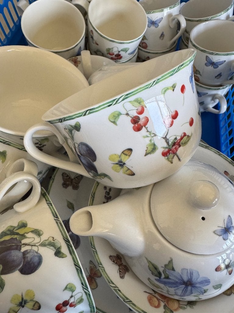 JBS Fruit & Flowers Servies: kopjes, soepkommen, theepotje.., Huis en Inrichting, Keramiek, Ophalen of Verzenden, Zo goed als nieuw