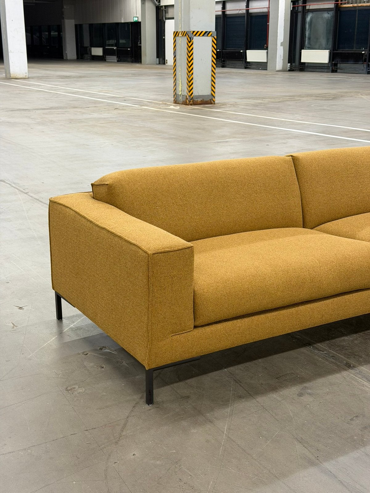 Design on Stock Aikon 4-zits | NIEUWSTAAT + Garantie, 100 tot 125 cm, Overige materialen, Ophalen of Verzenden, Zo goed als nieuw