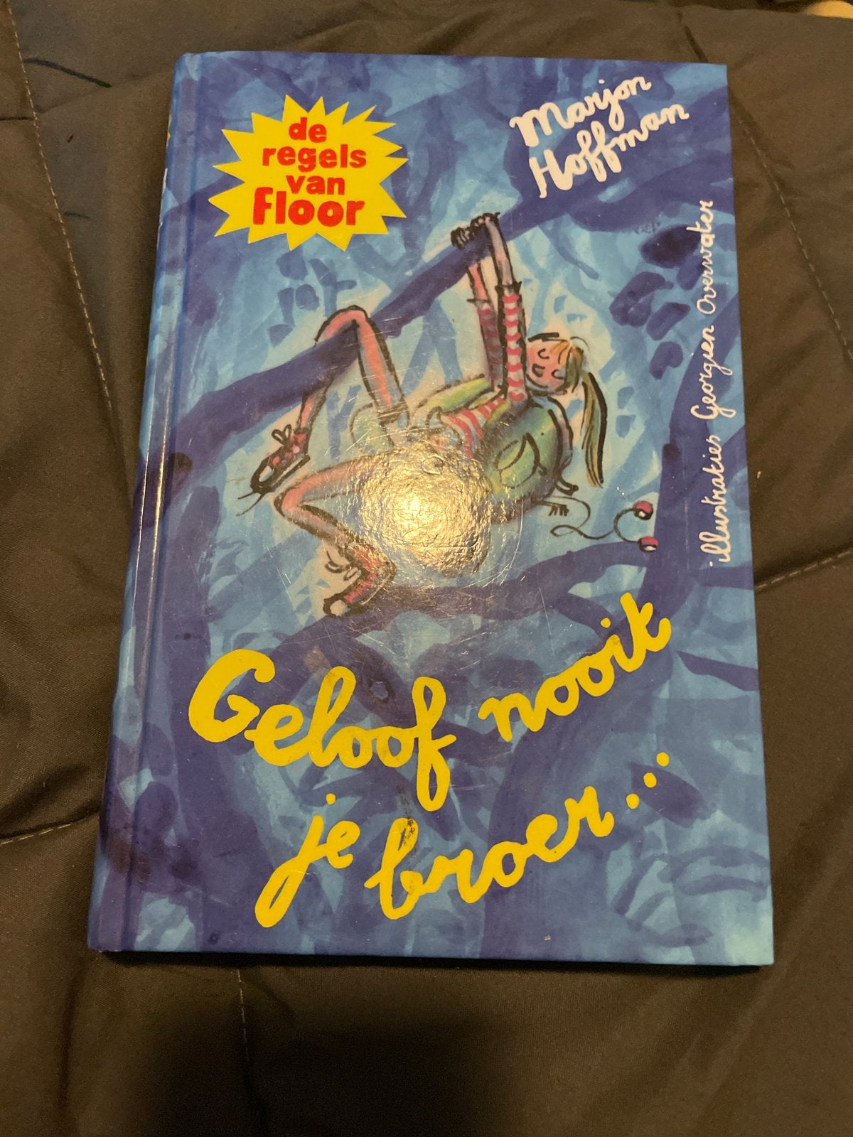 De regels van Floor: Geloof nooit je broer.. - Marjon Hoffma, Ophalen of Verzenden, Gelezen, Fictie