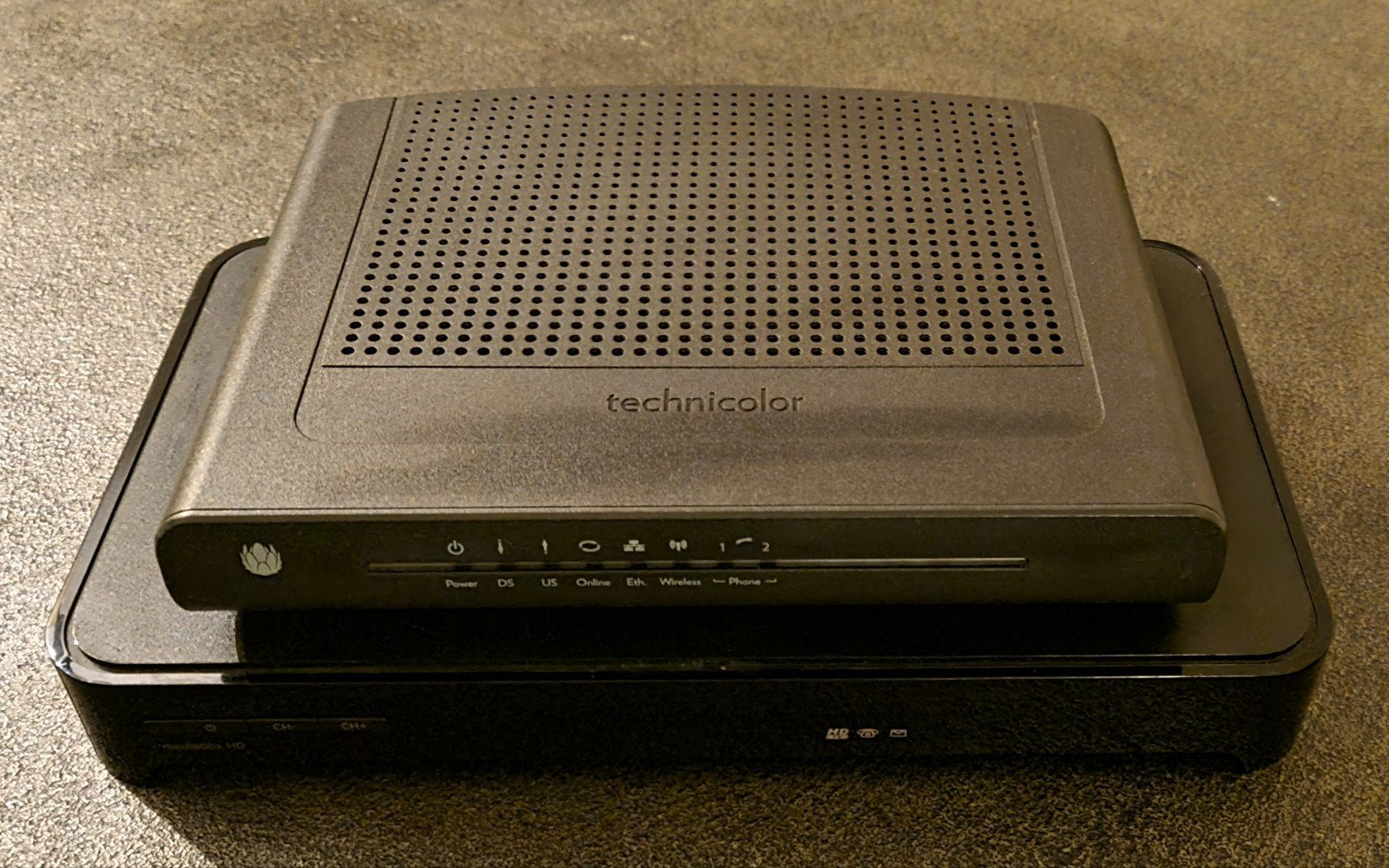 Modem en TV kastje UPC Ziggo, Computers en Software, Ophalen of Verzenden